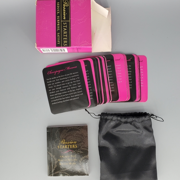 Lot of 4 tiny Books and Passion Game - Picture 13 of 13